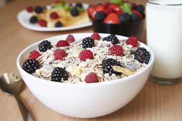 Arrangement for breakfast with cereal and milk