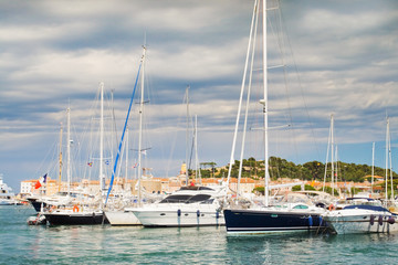 Fototapeta na wymiar Jacht S Saint Tropez