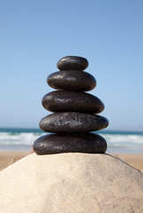 Stein Stapel auf Sanddüne III