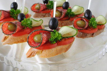 Canapés with salami