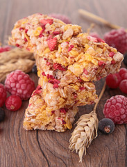 granola bar with berries