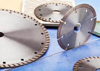 Diamond discs for cutting of tile