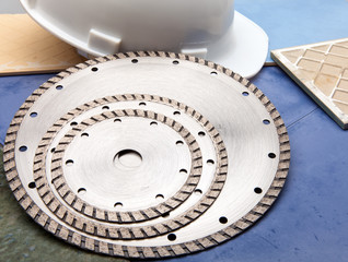 Diamond discs for cutting of tile