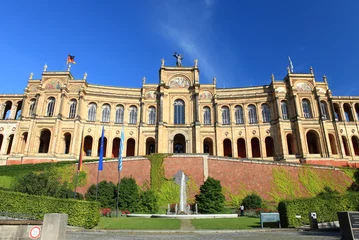 Selbstklebende Fototapete  Künstlerisches Denkmal Maximilianeum - Bayerischer Landtag