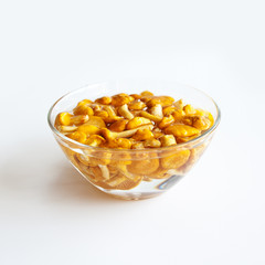 Лисички в стеклянной чаше