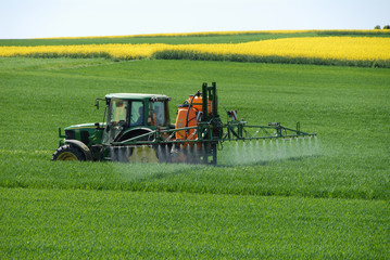 Landwirtschaft, Chemie, Düngung, Pestizide, Ackerbau, Trecker