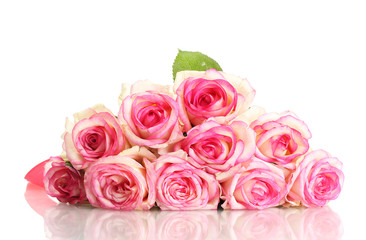 Fototapeta na wymiar Piękny bukiet róż na białym tle