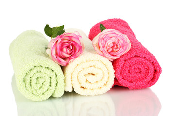 Obraz na płótnie Canvas bright towels and roses isolated on white