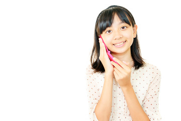 Fototapeta premium 携帯電話で会話する女の子