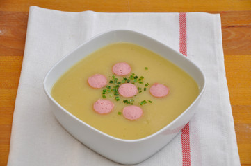 Kartoffelsuppe mit Würstchen