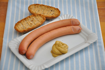 Wiener Würstchen mit Senf