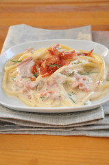 Nudeln mit Sahnesauce