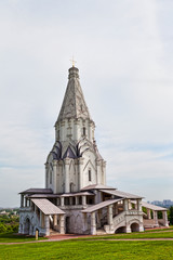 Fototapeta na wymiar Ascension church in the spring, Kolomenskoe. Moscow