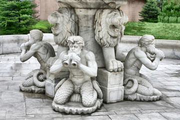 Fototapeta na wymiar fountain sculpture
