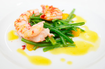 Steamed kidney beans and shrimps