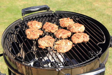 Frikadellen grillen