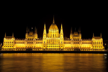 Fototapeta premium The Budapest Parliament of the night