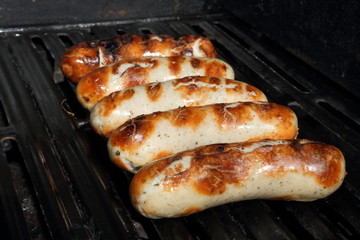 Bratwürste auf dem Grill