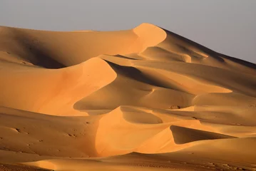 Selbstklebende Fototapete Sandige Wüste Abu Dhabis Wüstendünen