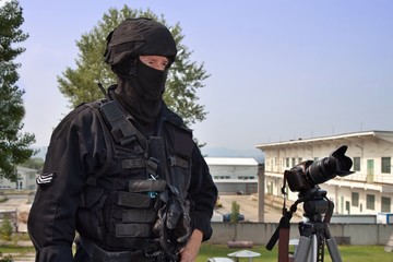 guarding VIPs, special forces policeman
