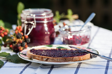 selbstgemachte Brombeermarmelade