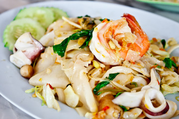 Thai spicy fried noodle with prawn