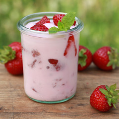 Erdbeerjoghurt im Glas