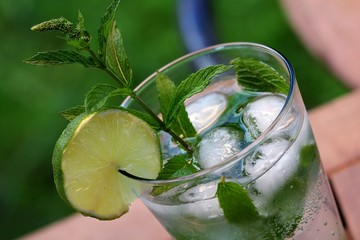 Cocktail mojito avec glaçons