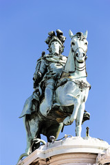 famous statue on commerce square