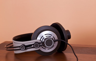 Obraz na płótnie Canvas Modern Hi-Fi Stereo Headphones