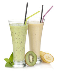 Kiwi and banana milk smoothie