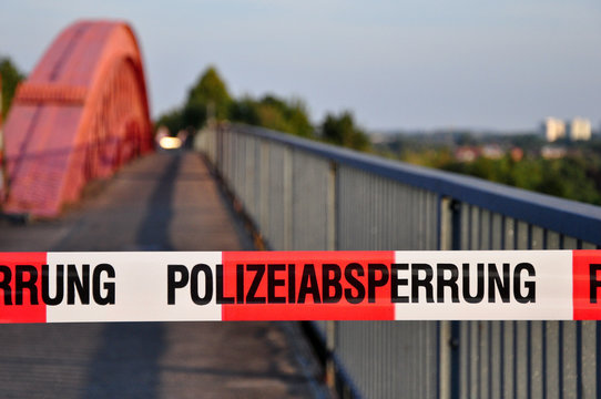 Brücke Polizeiabsperrung