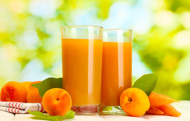 glasses of carrot and  apricot juice