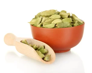 Foto op Plexiglas green cardamom in ceramical bowl isolated on white close-up © Africa Studio