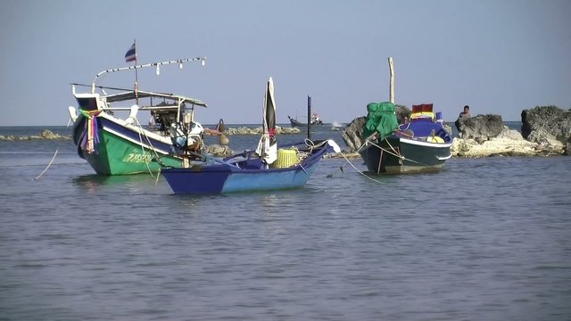 Fischerboote im seichten Wasser