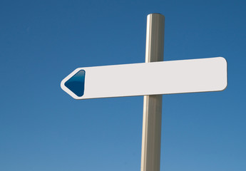 panneau sur fond bleu