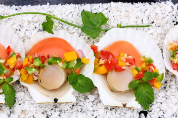 seared scallops with tropical salsa