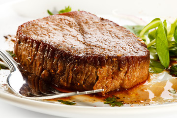 Grilled steak and vegetables