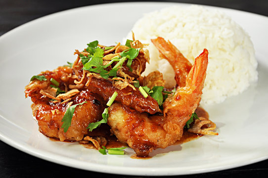 Deep fried prawns in tamarind sauce - Thai food