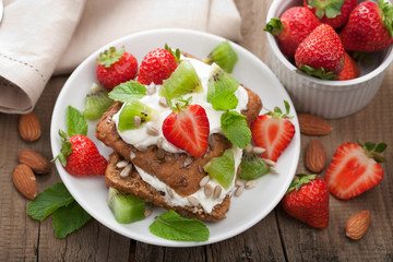 bread with cottage cheese and berries