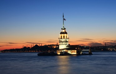 Fototapeta na wymiar Nocny widok z wieży Maiden