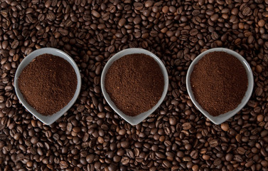 Naklejka premium Ground coffee on coffe beans
