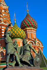 Fototapeta na wymiar Statue of Kuzma Minin and Dmitry Pozharsky