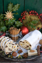Frischer Christstollen