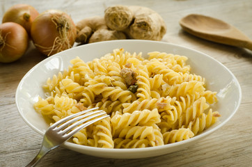 Fusilli with tuna, capers and ginger