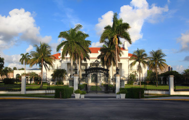 Fototapeta na wymiar Henry M Flagler Museum in West Palm Beach, Florida