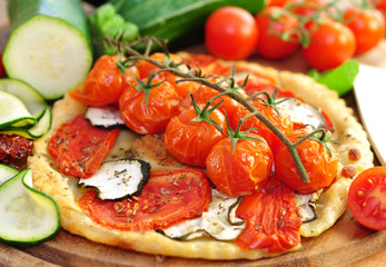 Tarte mit Tomaten und Zucchini