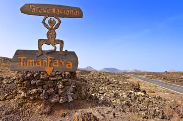 Gordijnen Timanfaya National Park sign in Lanzarote, Canary Islands © Fulcanelli