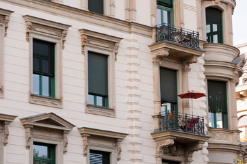 Altbaufassade mit Balkon