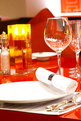 Empty glasses in restaurant